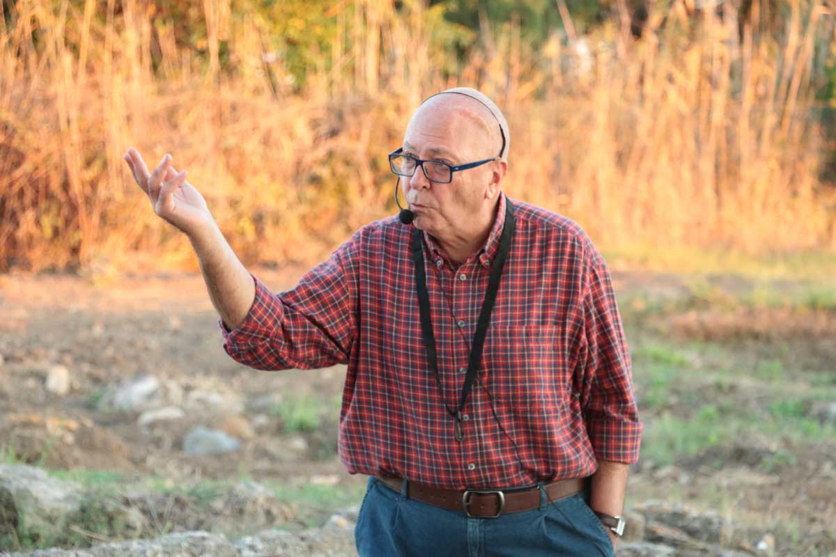 Lezione del prof. Mario Torelli durante la visita a Gravisca il 24 Settembre 2014